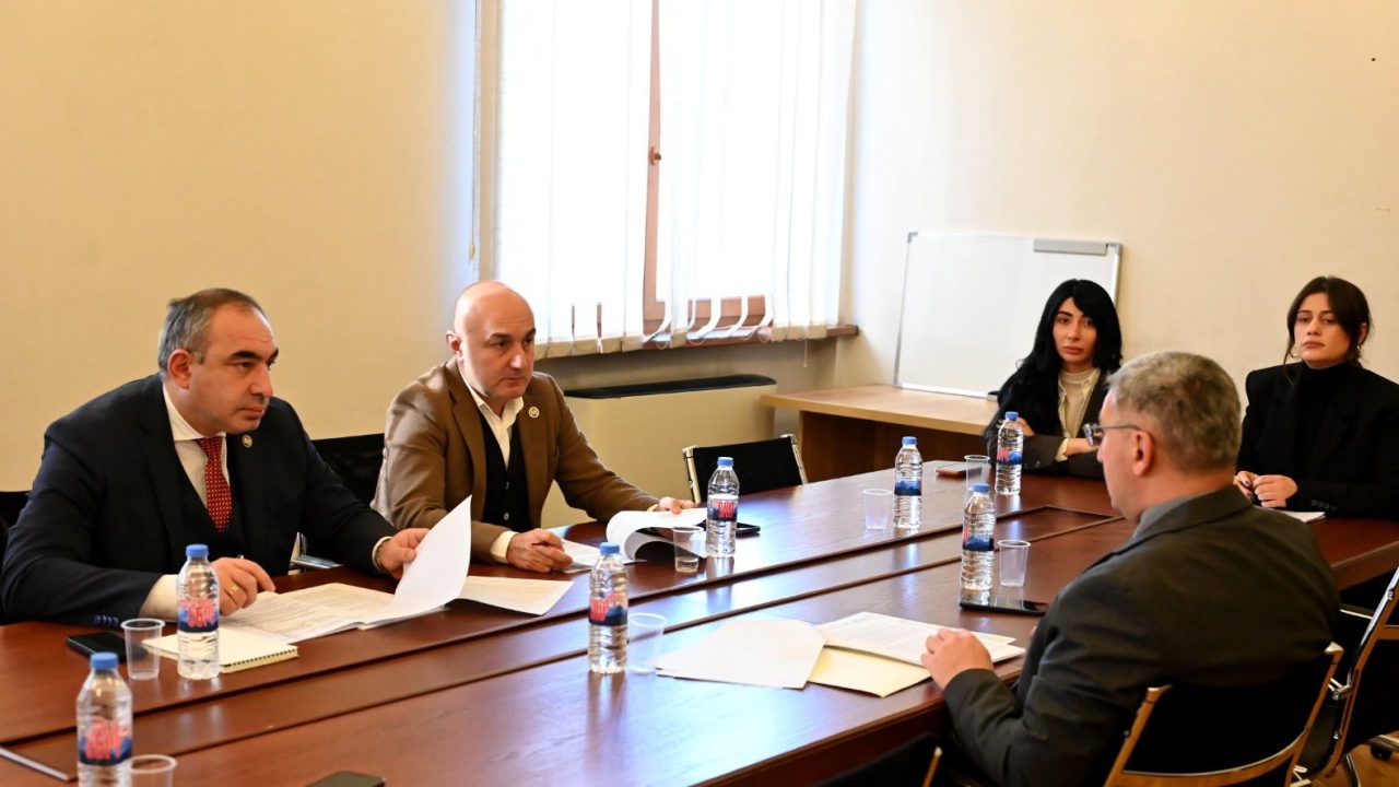 დღეს, საქართველოს პარლამენტში ფინანსთა მინისტრის პირველ მოადგილესთან, გიორგი კაკაურიძესთან სამუშაო შეხვედრა გავმართეთ.